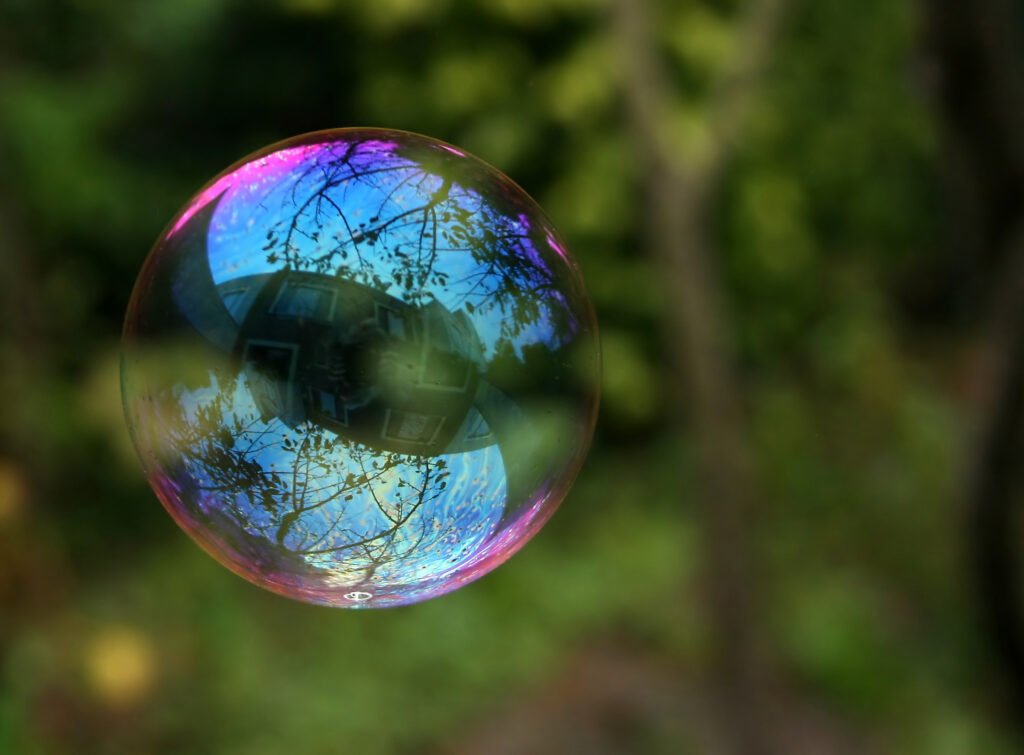 Mr B and the Big Bubble Show turns dishes into fantasy