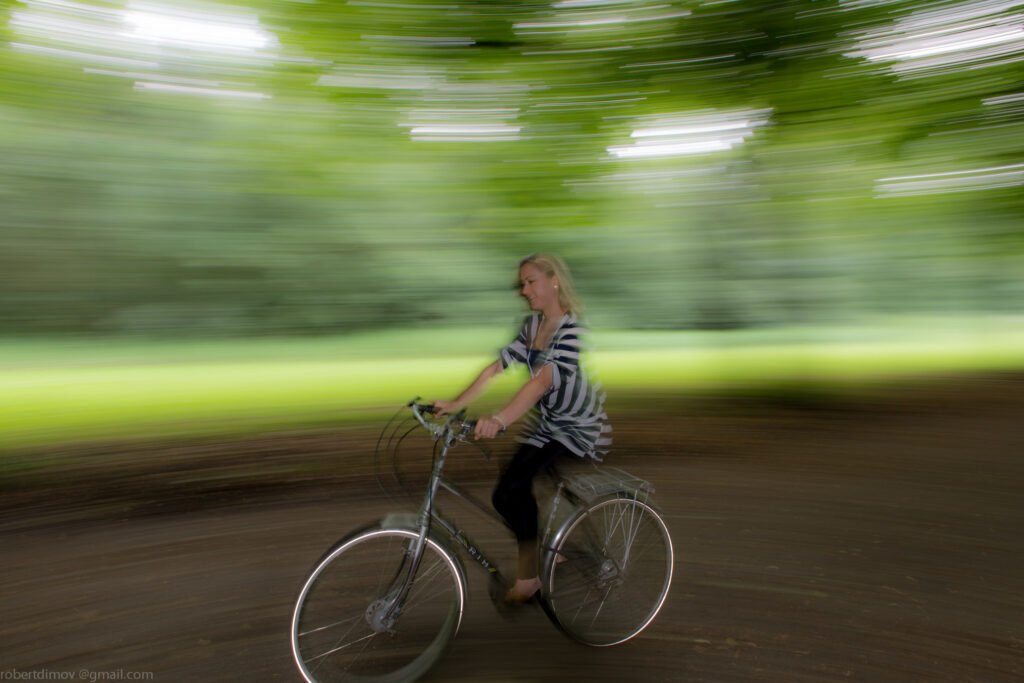 Speed_in_Amsterdam_Cyclist_speeding_past_in_a_great_park_Ams-1