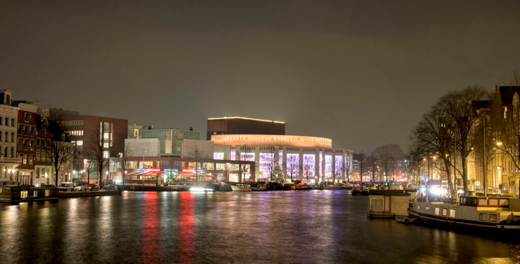 Versmarkt Amstel1: the Friday and Saturday fresh market at the Stopera