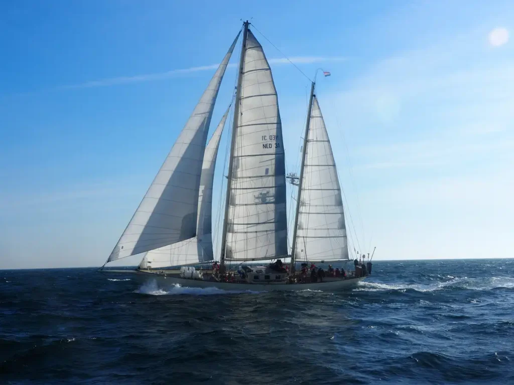 Free Race of the Classics brings eleven ships into Amsterdam