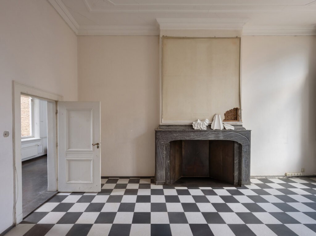 Empty rooms of the old Walenweeshuis, in free photographs