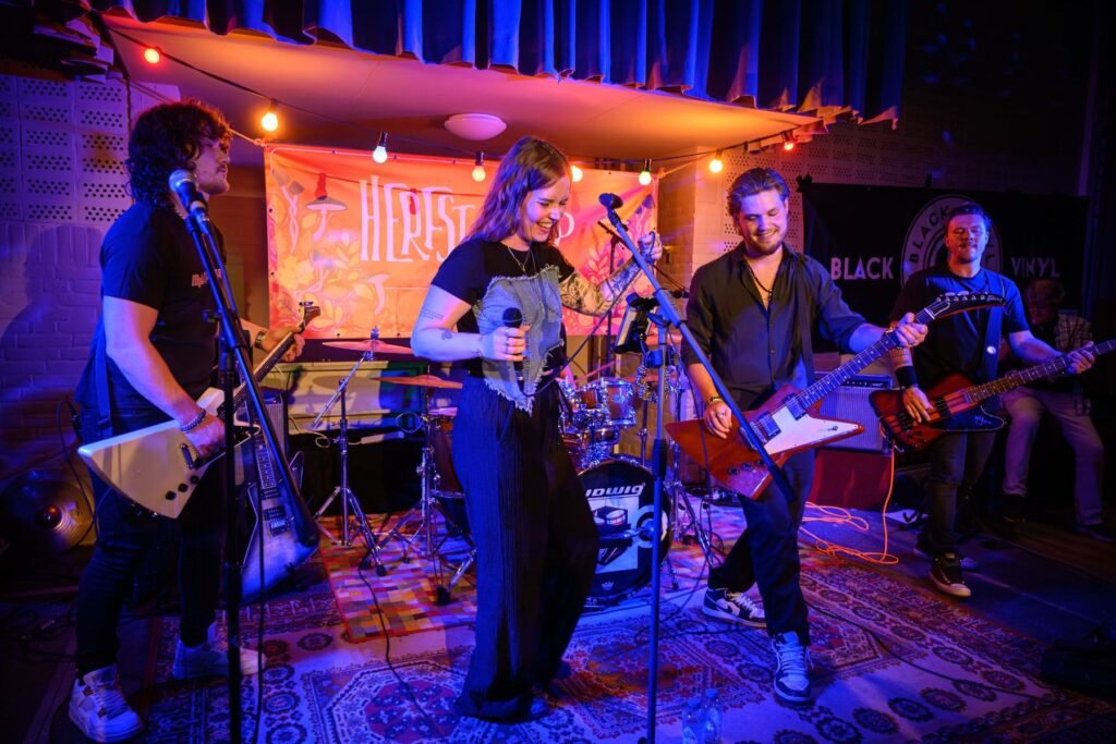 Herfstpop, a free mini-festival out in Bovenkerk