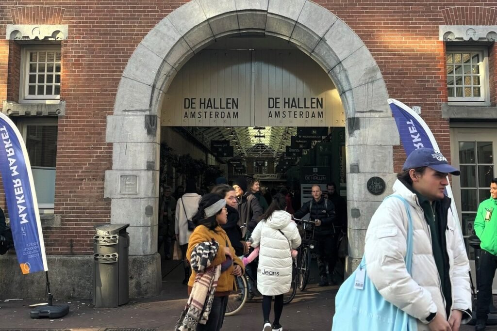 The entrance of De Hallen on Tollensstraat, Amsterdam West
