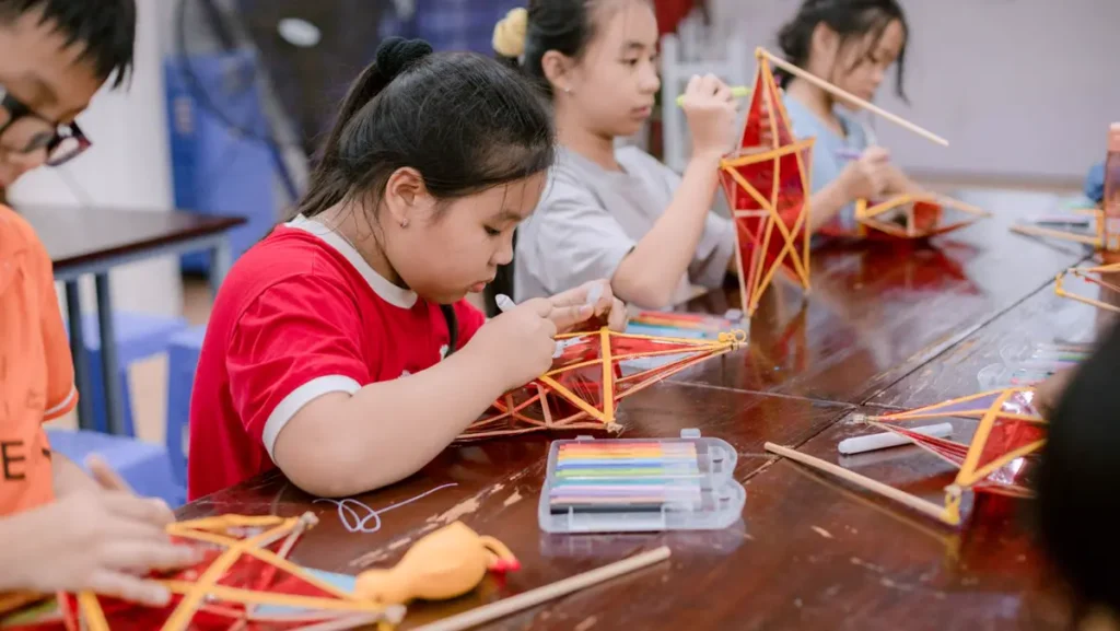 Make an autumn light through art and technology