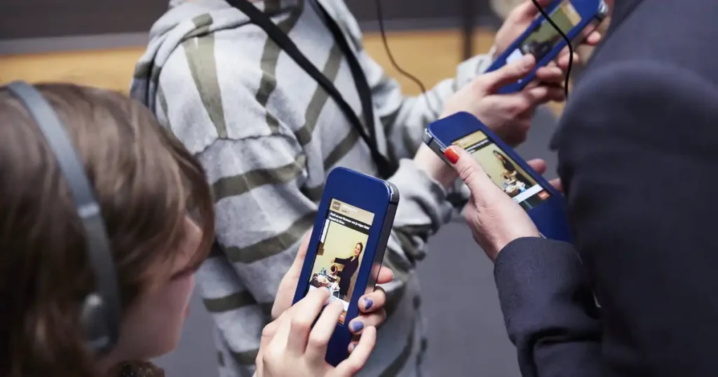 Solve museum puzzles together in The Story Savers game