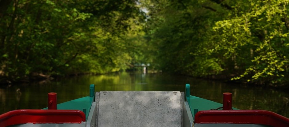 Autumn boat rides through Amsterdamse Bos waterways