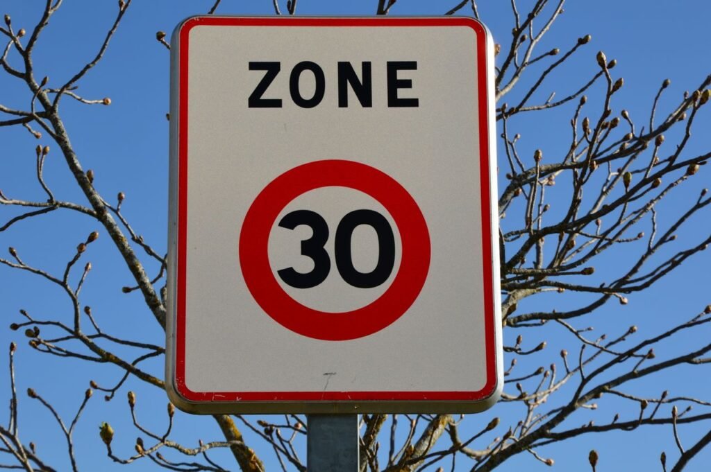 Zone 30 sign