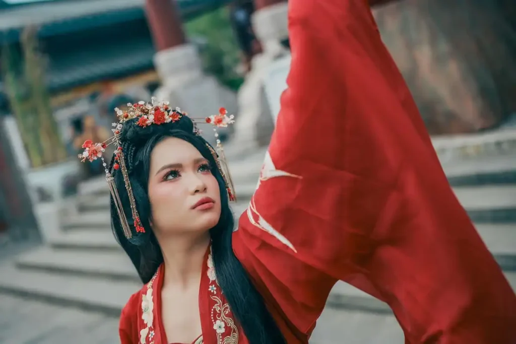 Make a Hanfu hairstick with flowers, beads and chains